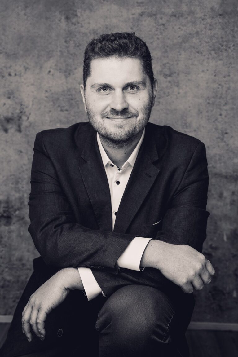 Portrait von Tobias Hofmann, Vertriebsmanager Nord bei Paperconnect